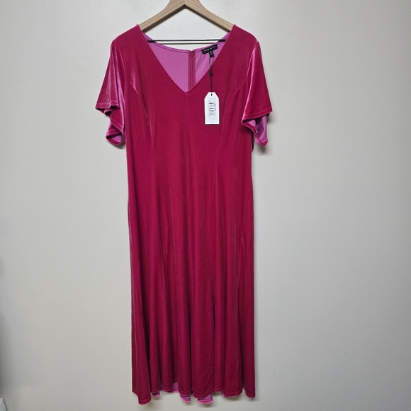 NWT Universal Standard Hot Pink Velvet V-Neck Dress Size 14-16 - Picture 2 of 5